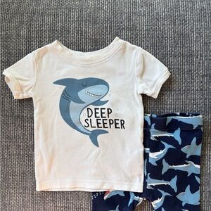 5/$25 Old Navy Shark Print Pajama Set 3T 🦈 Cute Comfy Toddler Sleepwear